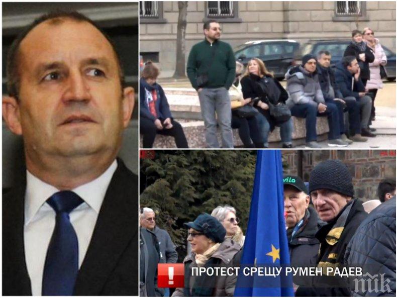ПЪРВО В ПИК TV: Граждани въстават срещу Румeн Радев и искат импийчмънт: Предател не може да е президент на България (ОБНОВЕНА/СНИМКИ)