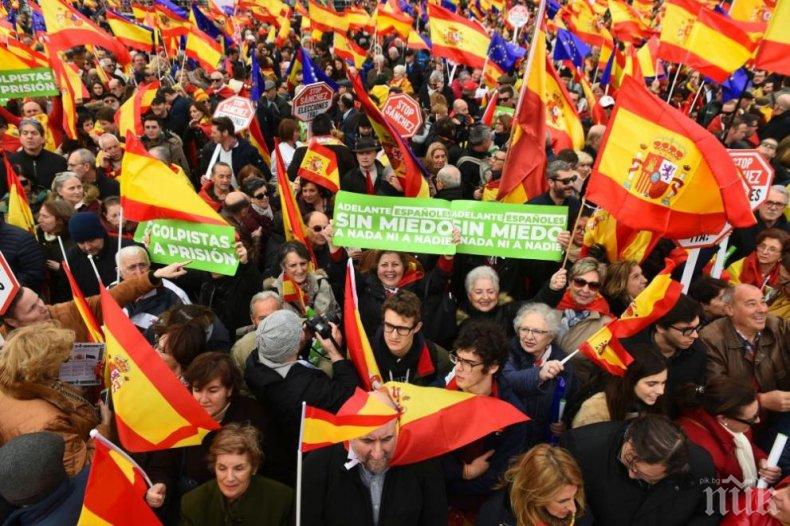 Мадрид излезе на антиправителствен протест за Каталуния