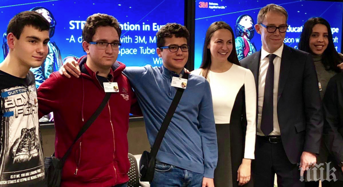 ПРИЗНАНИЕ: Български ученици получиха награди в Брюксел от световни компании