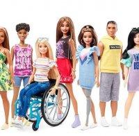 Уникално: Новите кукли Барби в инвалидна количка