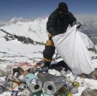 Китай чисти Еверест, затвори базов лагер 