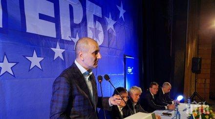 цветан цветанов 400 членове симпатизанти герб шумен президентът румен радев говорител опозицията