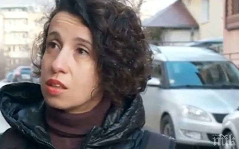 БРУТАЛНО: 7-8 бабаити заплашват шофьорка заради драскотина, изнудват я за пари на ръка