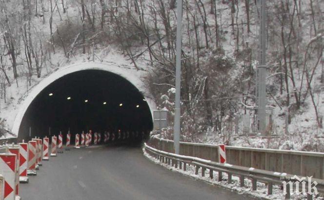 Ремонт ограничава движението в тунела „Топли дол”