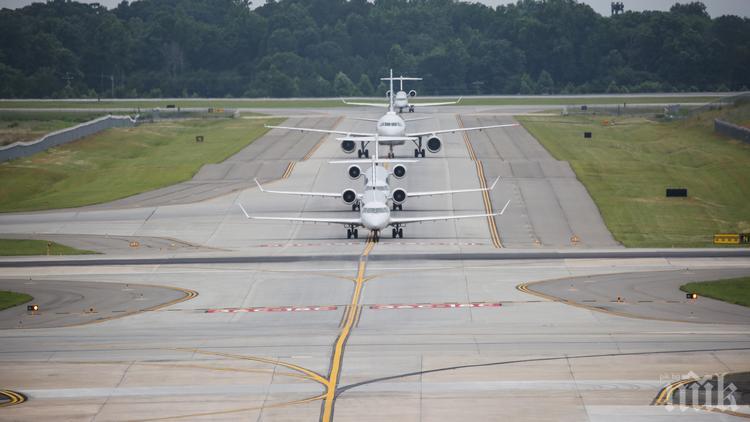 Полугола жена вдигна на крак летище в САЩ и избяга в... гората 
