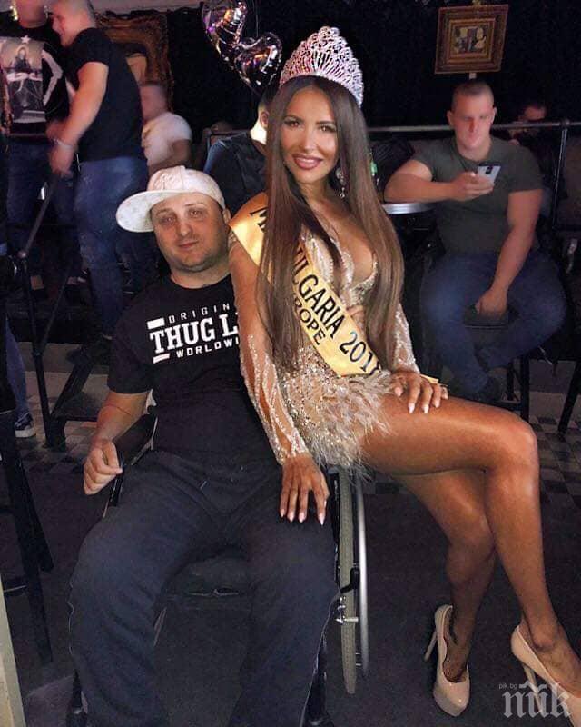 Мисис България продава целувки благотворително за момче в инвалидна количка