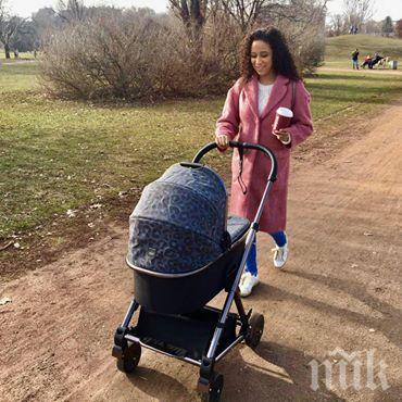 ГОРДОСТ: Бебето на Орлин Павлов с първа разходка