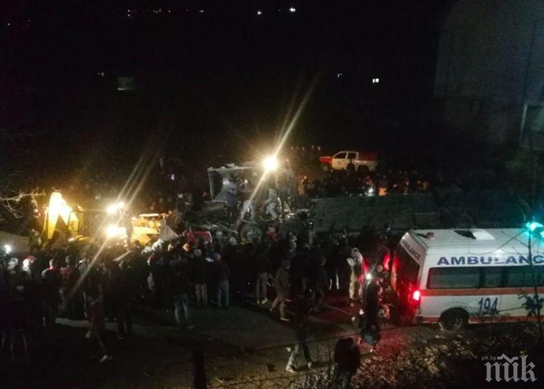 НЕОПИСУЕМА ДРАМА: Броят на жертвите след автобусната катастрофа в Македония расте главоломно (СНИМКИ 18+)