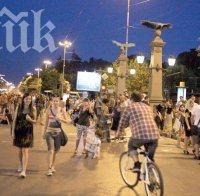 Без инциденти и задържани на протеста, няколкостотин души още са на Орлов мост