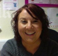 Учителка прави секс с ученик в колата си, обещава му да го превърне в легенда