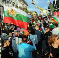 6000 вече вървят към парламента и Орлов мост