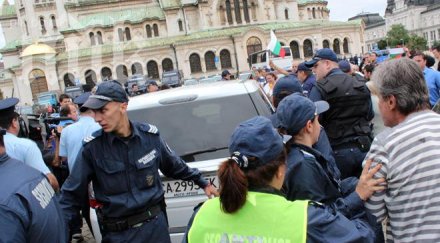 бивш полицай заплаши самозапали мая манолова успокои обновена