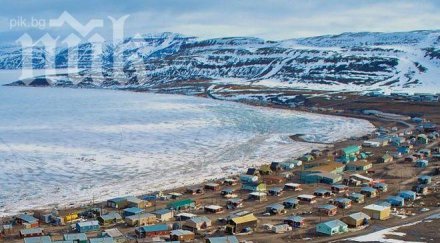 десетки туристи ескимоси бедстват откъснал айсберг арктика