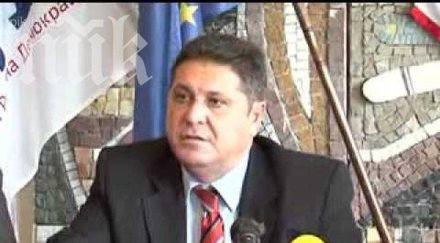 мултимилионерът чомбе избягал жена австрия заради заплаха