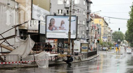 ураганната буря събори скеле центъра софия