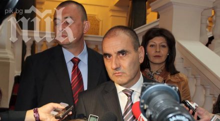 първо пик цацаров поиска имунитета цветан цветанов