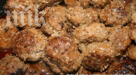 годишна заля вряло олио докато пържела кюфтета