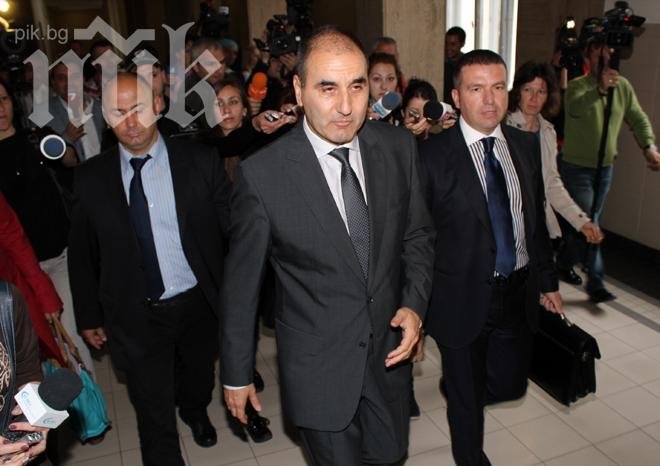 Адвокат Менков пред ПИК: Пълно противоречие в двете дела срещу Цветанов! Какво правят прокурорите?