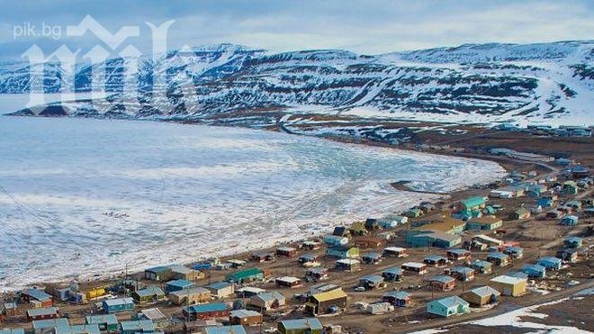 Десетки туристи и ескимоси бедстват върху откъснал се айсберг в Арктика

