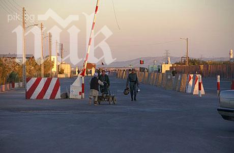 Осем жени и дете загинаха от крайпътна бомба в Афганистан