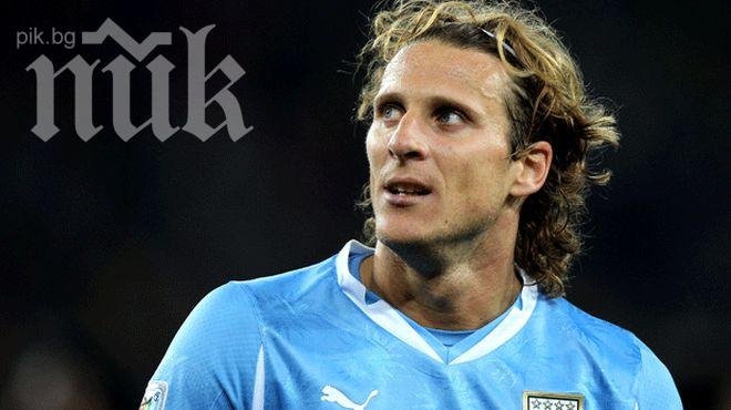 Диего Форлан заседна в асансьор в Бразилия