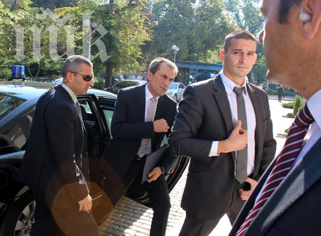 Орешарски от Брюксел: Няма да подавам оставка