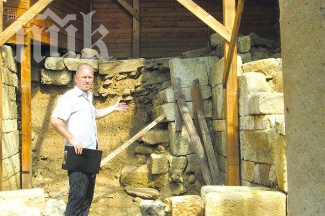 Храмът край Старосел пред рухване, зарязан от бившия министър Рашидов