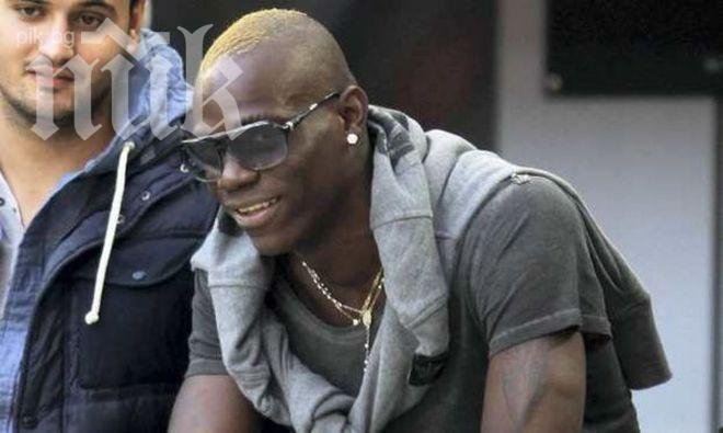 Марио Балотели се разходи по улиците на бразилските гангстери