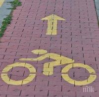 Млад шофьор помете пенсионер на велоалея