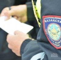 СМЯХ: Полицай наби колега, заспал в служебната кола (ВИДЕО)