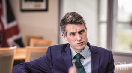 британският министър отбраната призова кремъл спре предизвиква запада