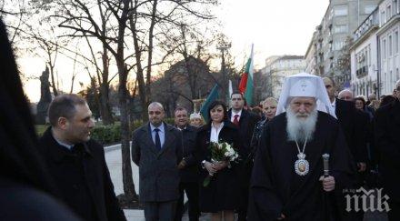 първо пик корнелия нинова изфука румен радев президентът мимоходом здрависал нея снимка