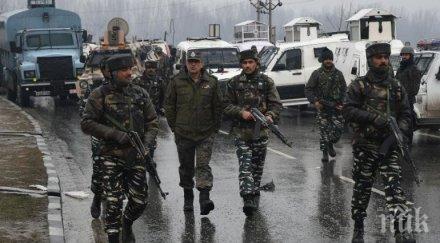 касапница кашмир убити четирима военни цивилен