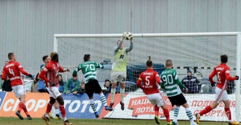 Автогол на Армията?