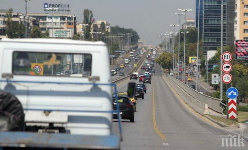 ПЪРВО В ПИК TV: Катастрофа задръсти Цариградско шосе - тапата е огромна на Орлов мост