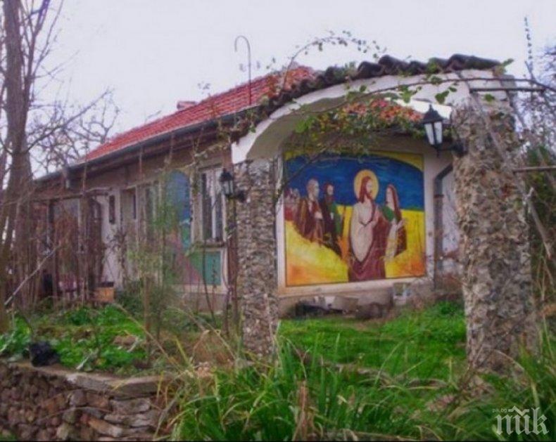 ЧУДО: Болни връзват дрехи край манастир и оздравяват