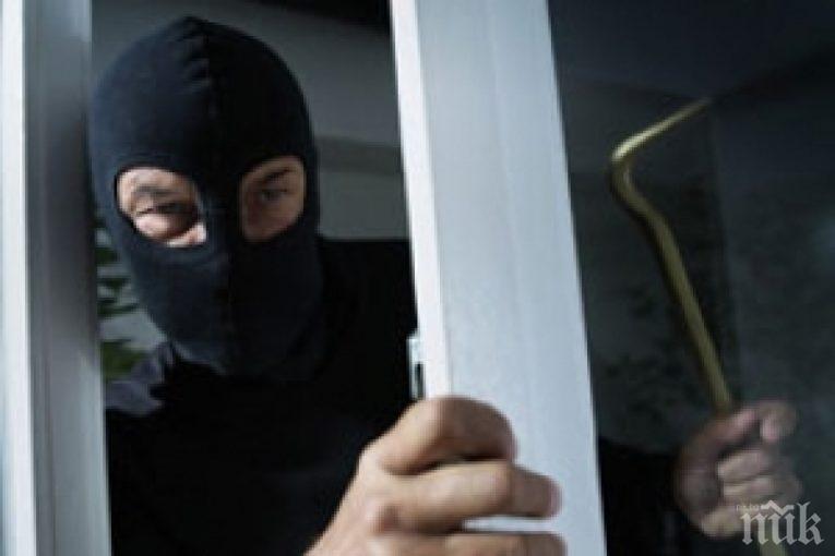 Апашите в Благоевград не спят! Обраха 3 апартамента