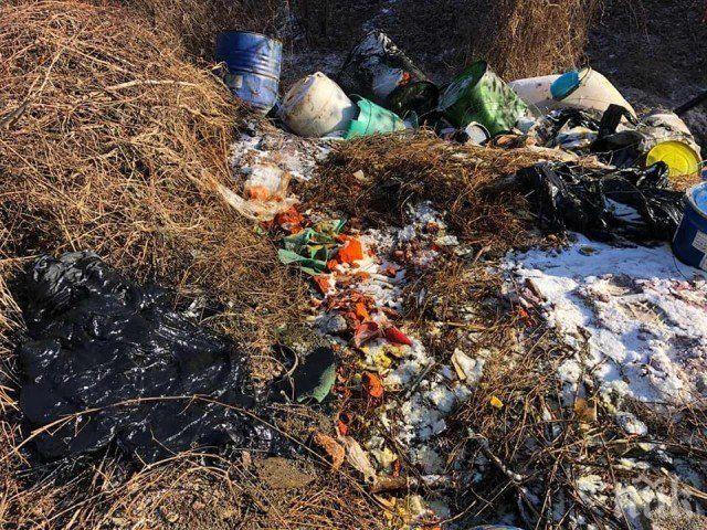 Арестуваха шофьор на камион, разтоварвал токсични отпадъци (СНИМКИ)