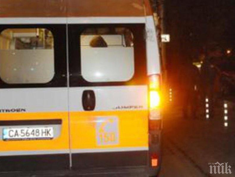 ТЕЖЪК ИНЦИДЕНТ: Кола се заби в ученически автобус в Кюстендил