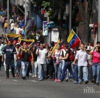 ЕКСКЛУЗИВНО В ПИК: Напрежението във Венецуела расте, привържениците на опозицията разкъсаха граничния полицейски кордон (ОБНОВЕНА/СНИМКИ/ВИДЕО)