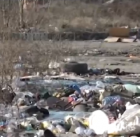 Циганска махала в Пловдив потъна в боклуци