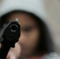 ГОЛЯМА РАДОСТ: Младеж гърми с пищов на улицата - приели го да учи в Германия