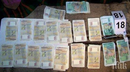 удар лихвар полицията надуши незаконни банкови транзакции спипа годишен коли злато оръжия снимки