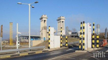 огромна дупка зейна дунав мост нея вижда линията