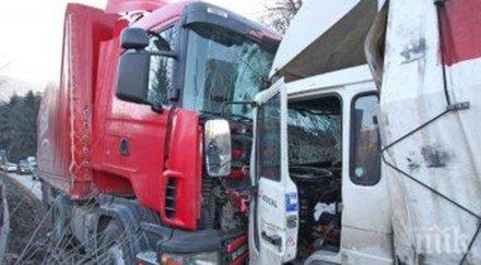 последните минути три тира нанизаха слизане дунав мост