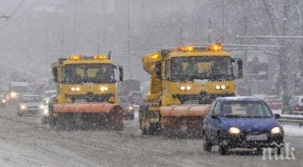 188 снегопочистващи машини извършват обработки столицата