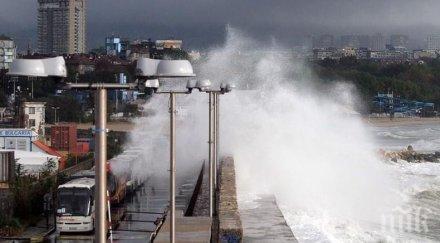 силният вятър варна причини множество инциденти