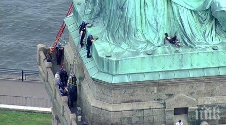 федерален съдия катери статуята свободата