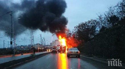 подпалиха камион хуманитарни помощи венецуела