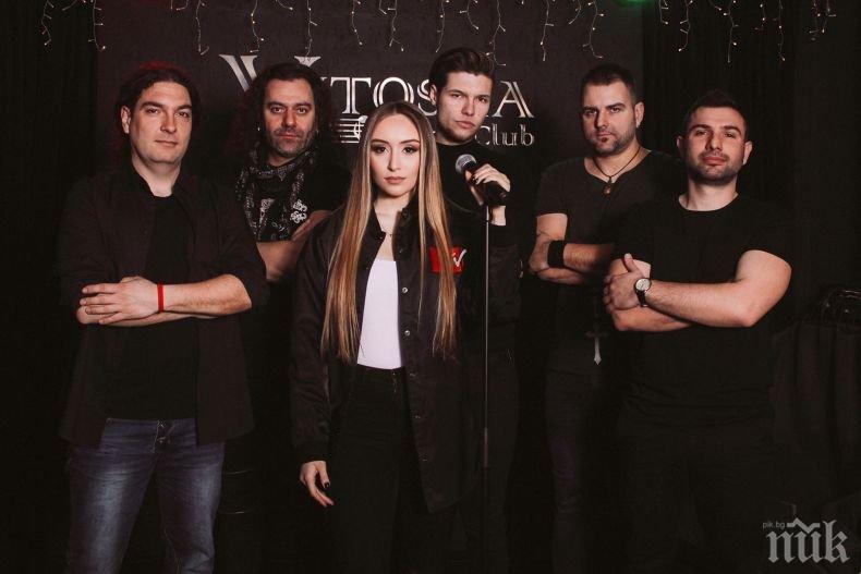 Щерката на Дими от Сленг за първи път изпълнява песни на баща си - Дара Екимова със собствена банда
